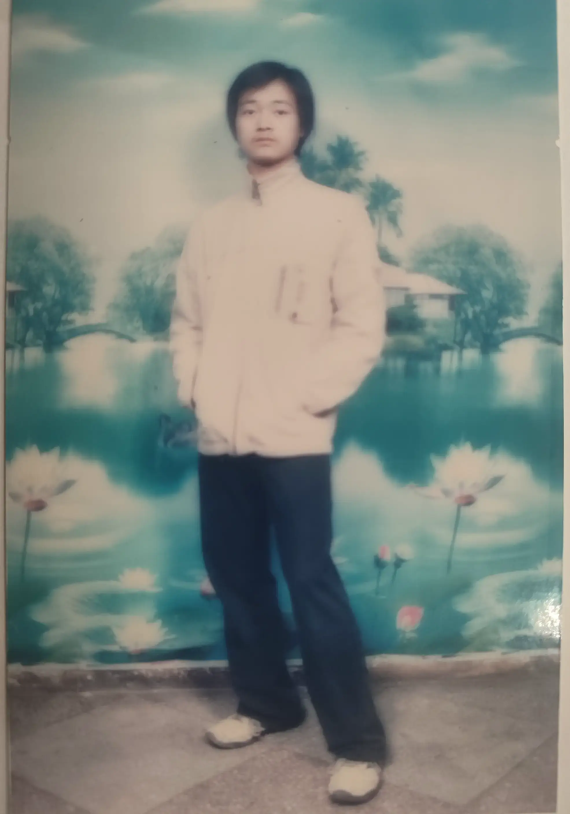 刘东林,目光明亮。2006年的镜头前,每个人都还不知道后面的日子有多长。