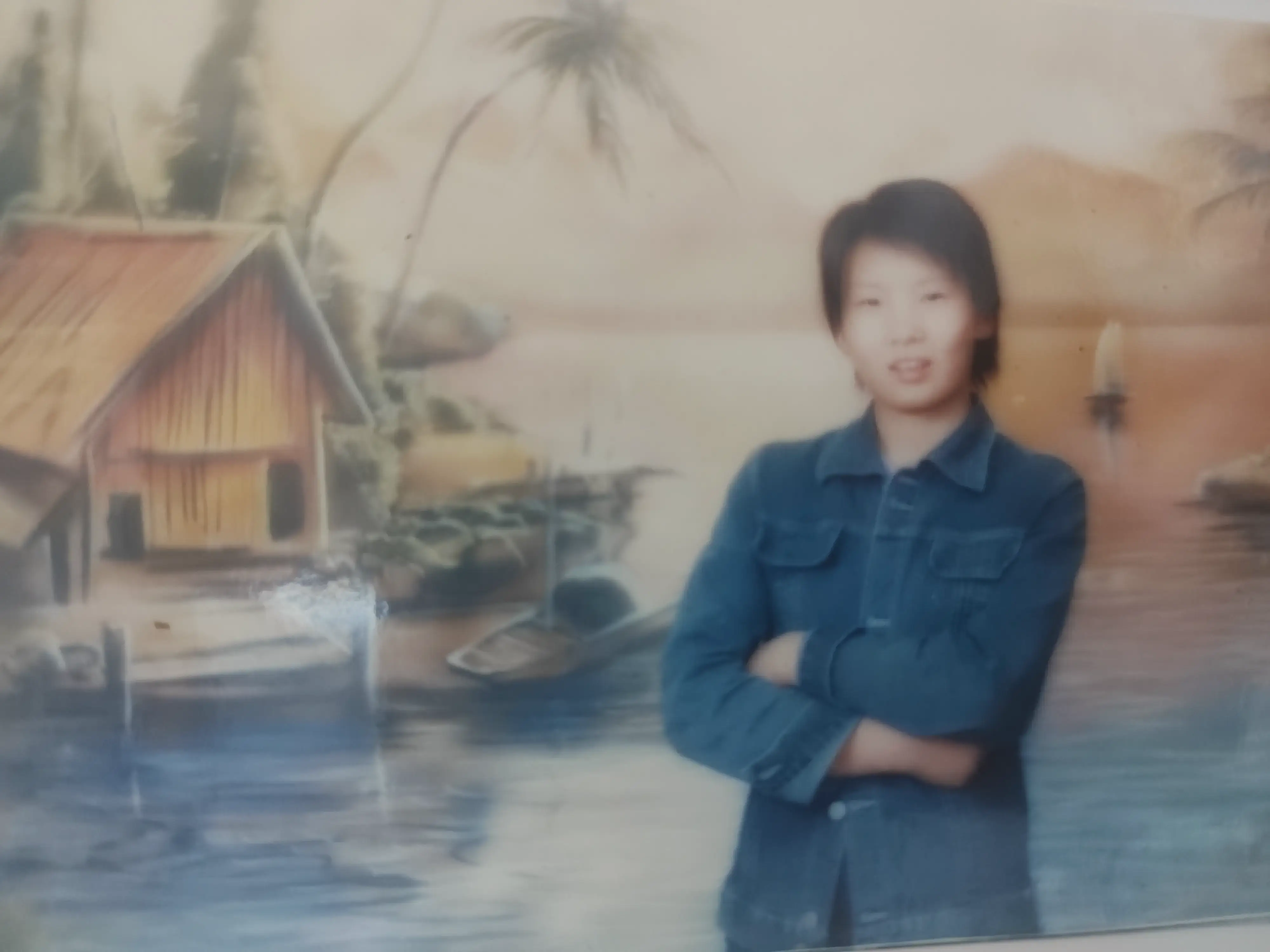 汪建美在2006年迎接挑战的瞬间被捕捉，眼神中透露出青春特有的勇气与决心。