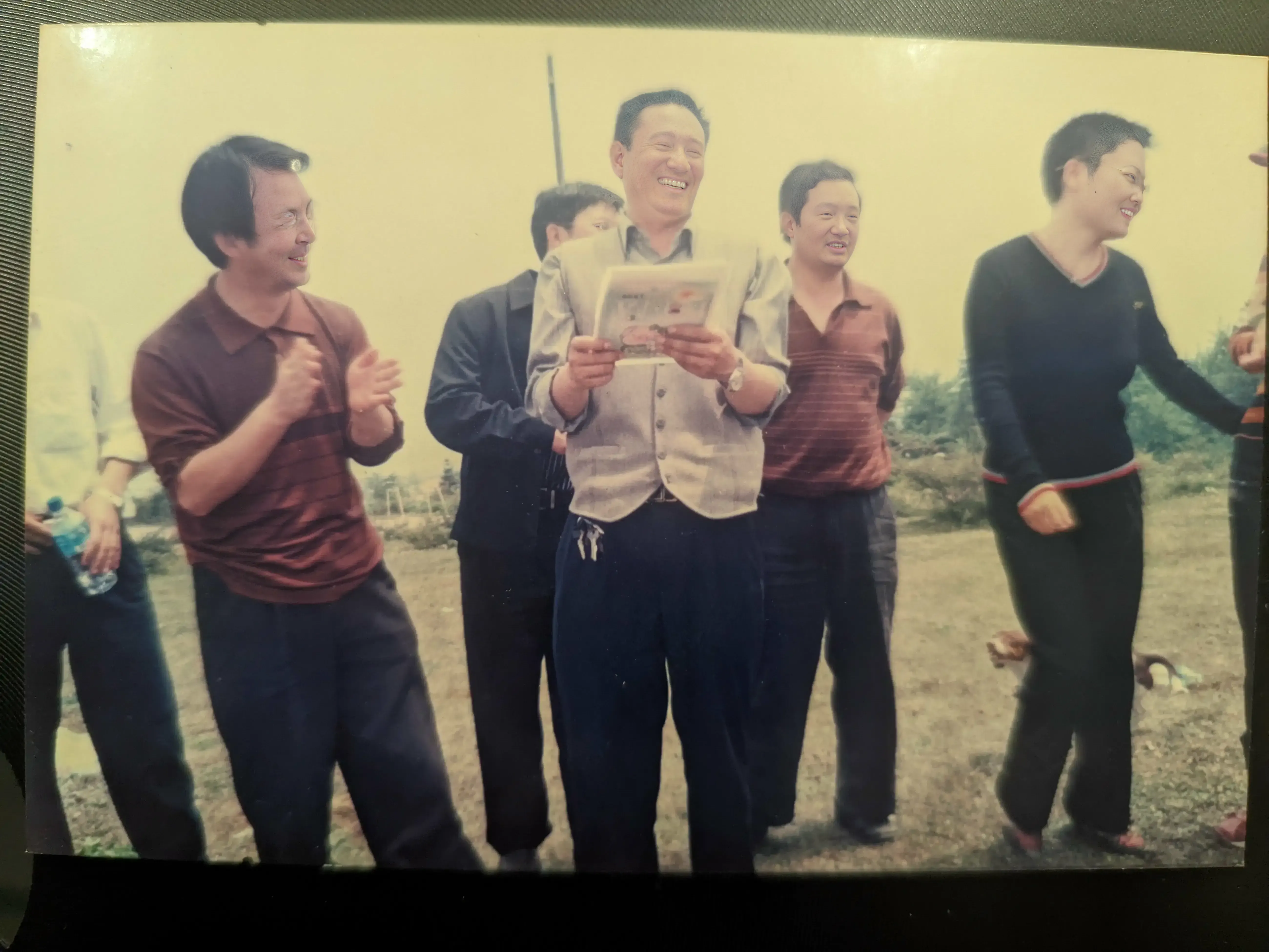 2006年毕业季，镇雄一中212班恩师们的珍贵合影，三尺讲台上的谆谆教诲化作此刻欣慰的笑容，师恩永难忘。